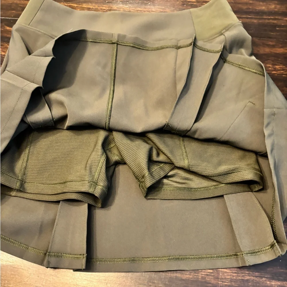 Athleta Olive Green Pleated cargo Skirt with Pockets- size 0 - Picture 5 of 6